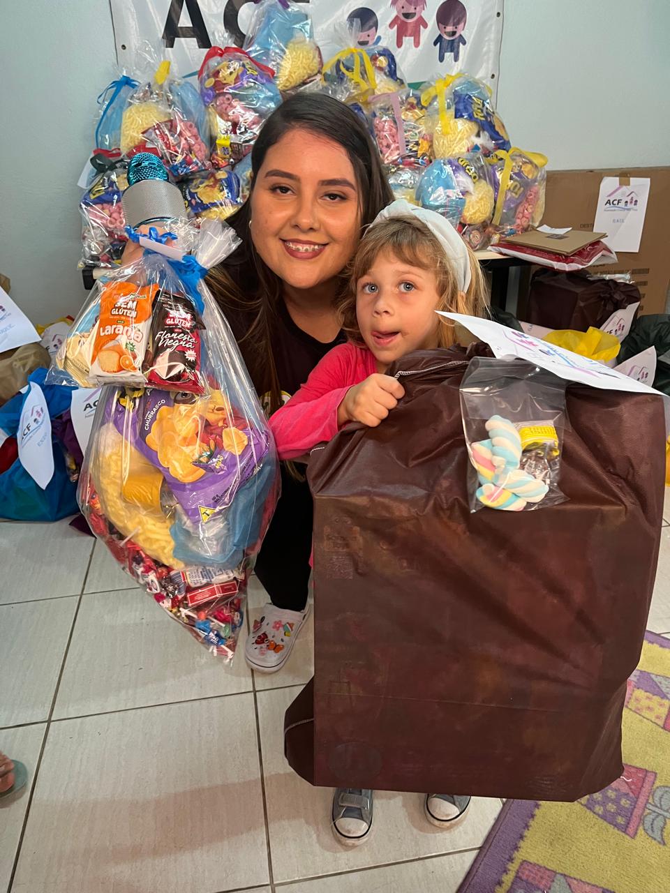 Entrega de presente dia das crianças