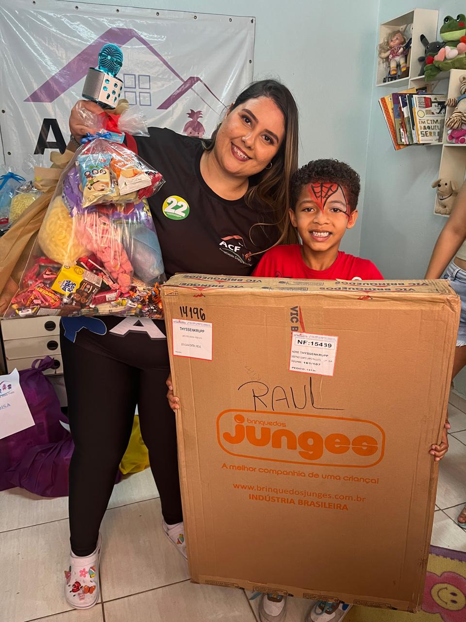 Entrega de presente dia das crianças