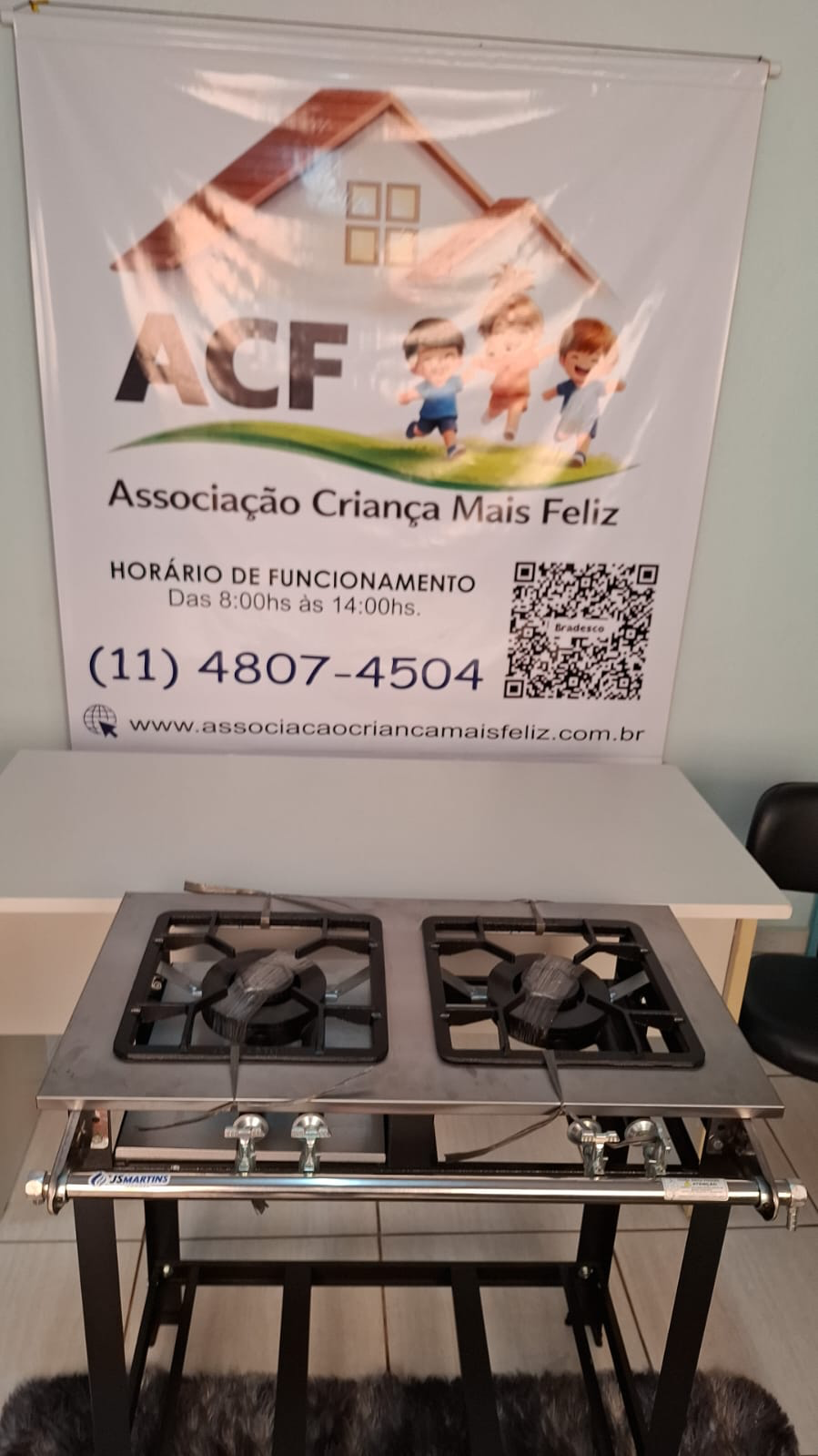 Fogão doado pelo Grupo Afeto à Associação Criança Mais Feliz